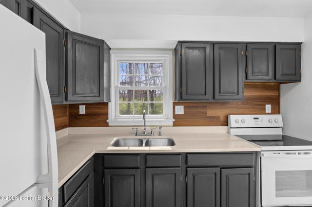 6510 Daverman Ct, Louisville, KY 40228