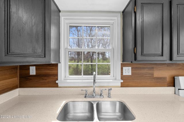 6510 Daverman Ct, Louisville, KY 40228