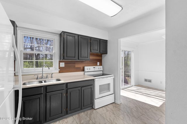 6510 Daverman Ct, Louisville, KY 40228