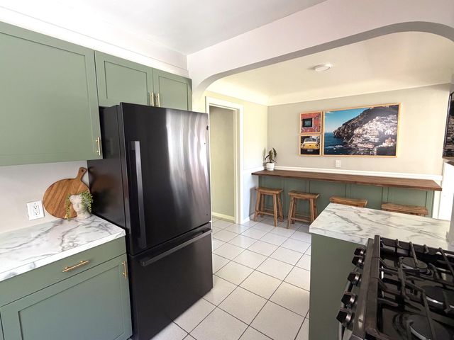 4270 Hunsberger Avenue NE, Grand Rapids, MI 49525