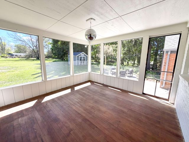 4270 Hunsberger Avenue NE, Grand Rapids, MI 49525