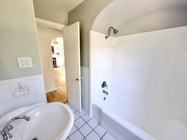 4270 Hunsberger Avenue NE, Grand Rapids, MI 49525