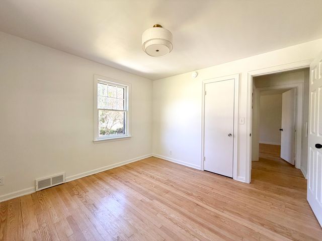 4270 Hunsberger Avenue NE, Grand Rapids, MI 49525