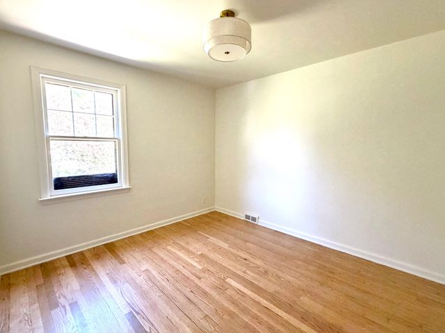 4270 Hunsberger Avenue NE, Grand Rapids, MI 49525