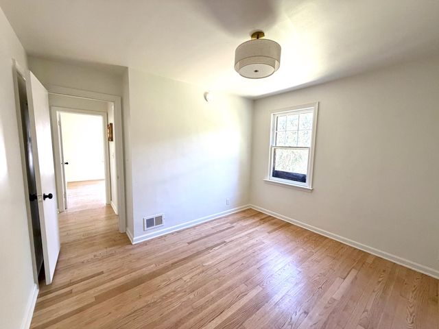 4270 Hunsberger Avenue NE, Grand Rapids, MI 49525
