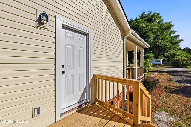706 Ridgecrest Lane, Rocky Point, NC 28457
