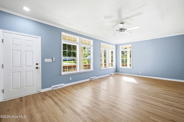 706 Ridgecrest Lane, Rocky Point, NC 28457