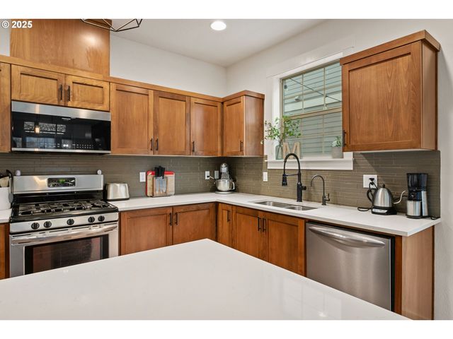 28717 Sw FINLAND Ave, Wilsonville, OR 97070