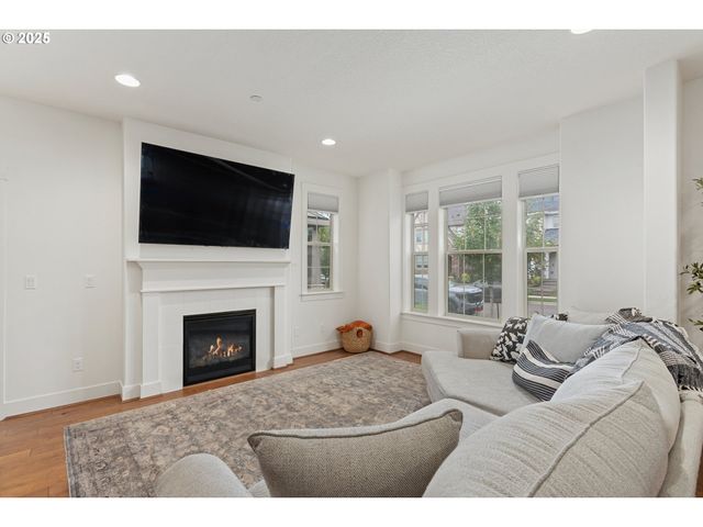 28717 Sw FINLAND Ave, Wilsonville, OR 97070