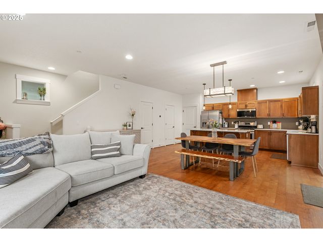 28717 Sw FINLAND Ave, Wilsonville, OR 97070