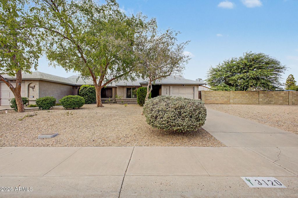 3120 W RUNION Drive, Phoenix, AZ 85027 — exterior