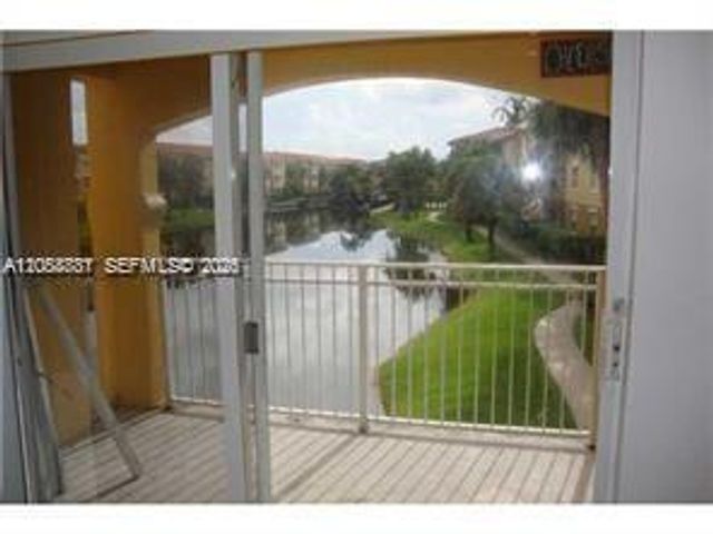 155 NW 96th Terrace 2-202, Pembroke Pines, FL 33024