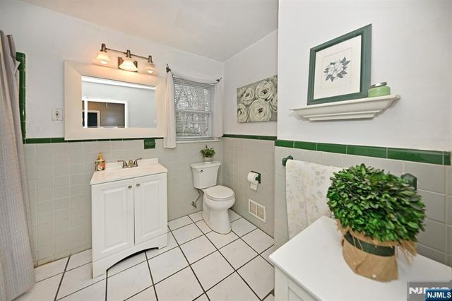 243 Devon Road, Twp Of Washington, NJ 07676