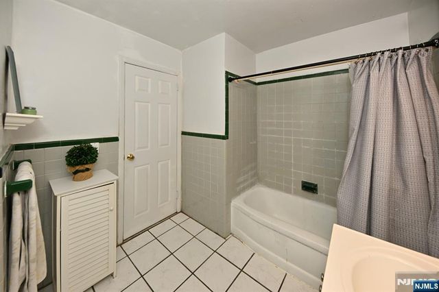 243 Devon Road, Twp Of Washington, NJ 07676