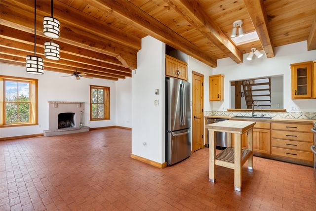 11 Cuesta Lane, Santa Fe, NM 87508