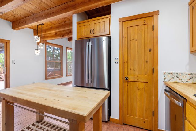 11 Cuesta Lane, Santa Fe, NM 87508