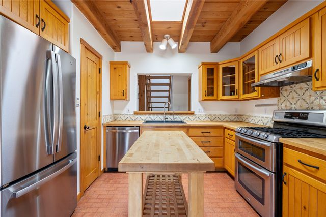 11 Cuesta Lane, Santa Fe, NM 87508