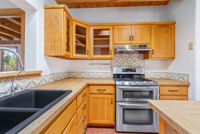11 Cuesta Lane, Santa Fe, NM 87508