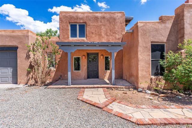 11 Cuesta Lane, Santa Fe, NM 87508