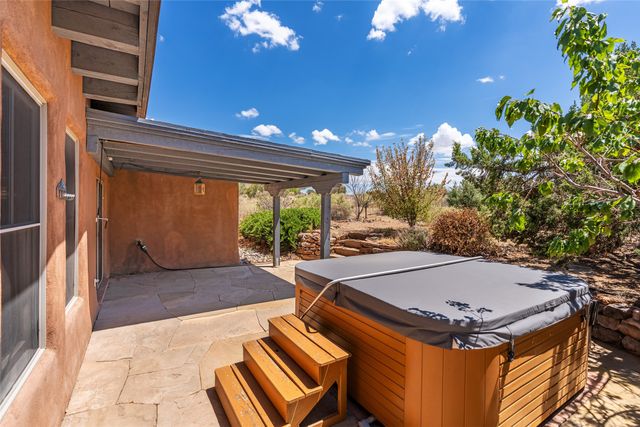 11 Cuesta Lane, Santa Fe, NM 87508