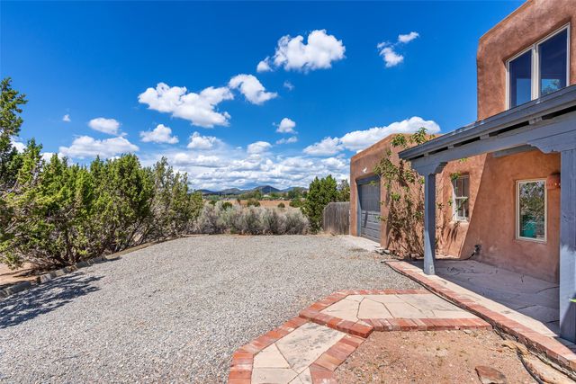 11 Cuesta Lane, Santa Fe, NM 87508