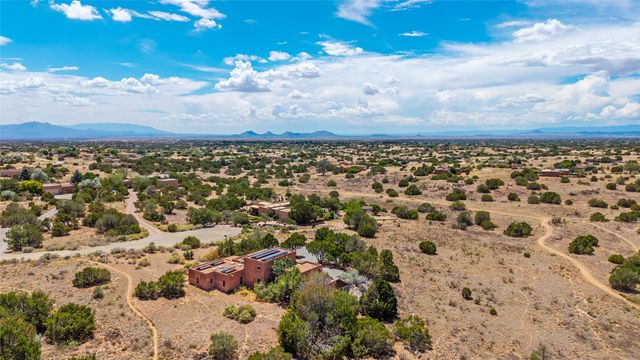 11 Cuesta Lane, Santa Fe, NM 87508