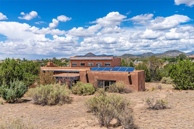 11 Cuesta Lane, Santa Fe, NM 87508
