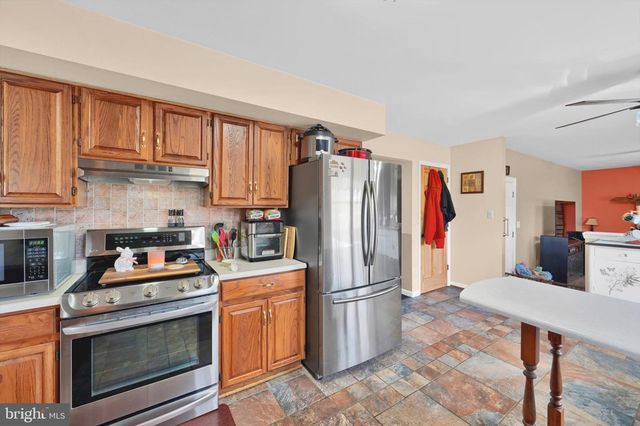 73 HENNE RD, Bernville, PA 19506