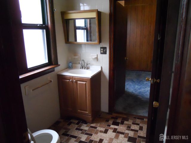 99 Washington Avenue, Carteret, NJ 07008