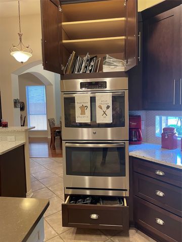 412 Hideaway Court, Euless, TX 76039