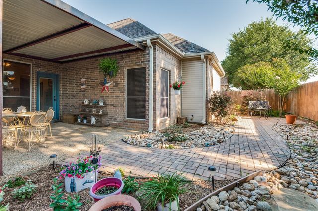 412 Hideaway Court, Euless, TX 76039