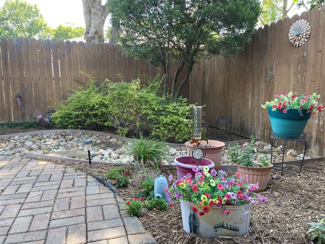 412 Hideaway Court, Euless, TX 76039