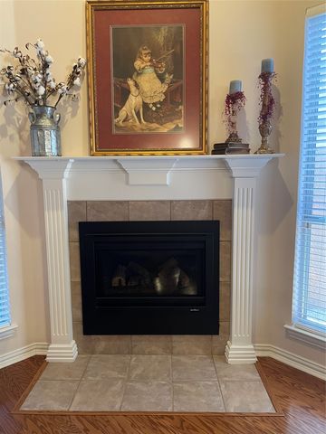 412 Hideaway Court, Euless, TX 76039
