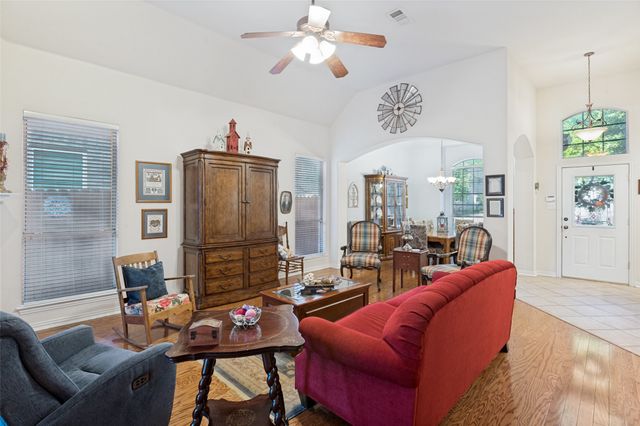 412 Hideaway Court, Euless, TX 76039