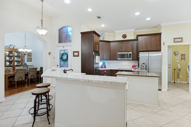 412 Hideaway Court, Euless, TX 76039