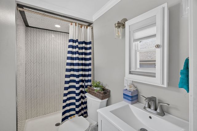 50 Lewis St, Franklin, MA 02038