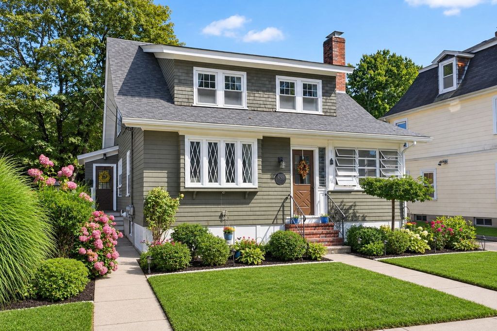 50 Lewis St, Franklin, MA 02038