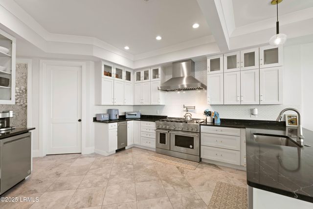 10 Collier Beach Road, Hilton Head Island, SC 29928