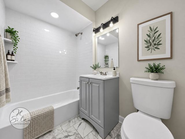 131 W Ellis Avenue 21, Libertyville, IL 60048