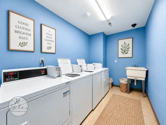131 W Ellis Avenue 21, Libertyville, IL 60048