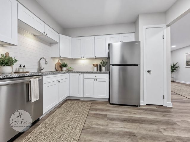 131 W Ellis Avenue 21, Libertyville, IL 60048