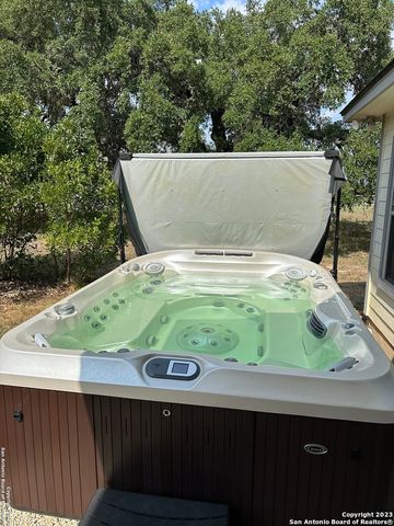 177 Knollwood Cir, Bandera, TX 78003