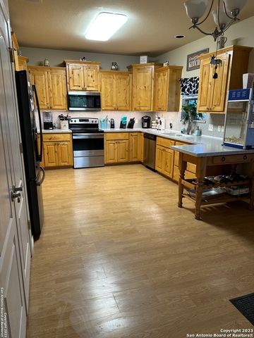 177 Knollwood Cir, Bandera, TX 78003