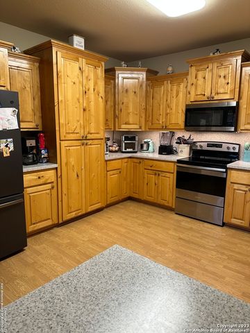 177 Knollwood Cir, Bandera, TX 78003