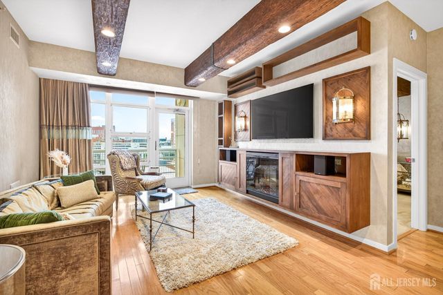 20 Livingston Avenue 903, New Brunswick, NJ 08901