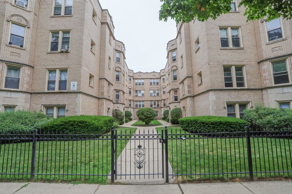 7447 N Claremont Avenue 3F, Chicago, IL 60645