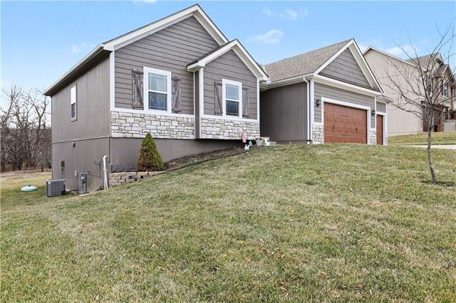 205 E Woodland Avenue, Lone Jack, MO 64070