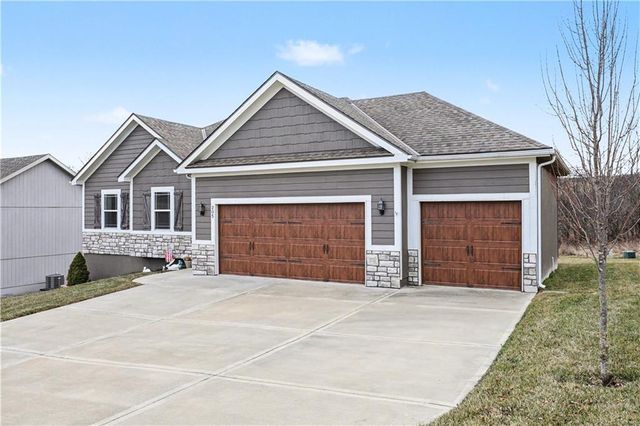 205 E Woodland Avenue, Lone Jack, MO 64070