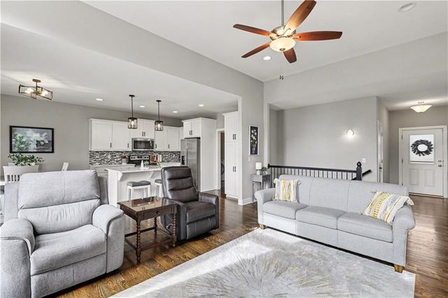 205 E Woodland Avenue, Lone Jack, MO 64070