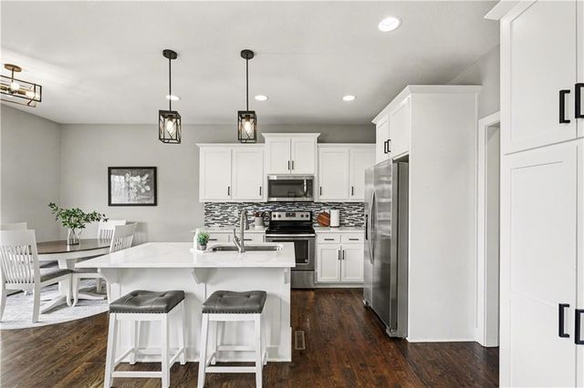 205 E Woodland Avenue, Lone Jack, MO 64070